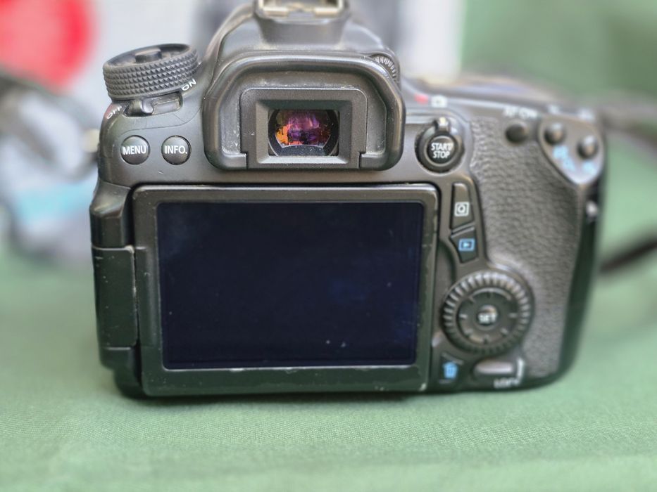 Canon 70D + obiectiv EFS 18-55 MM