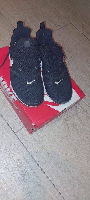 De vânzare    Adidasi