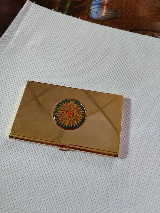 Визитник с посоките на света