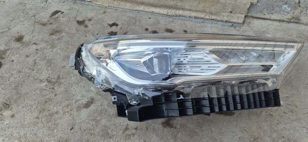 Продается правый фары на HAVAL M6