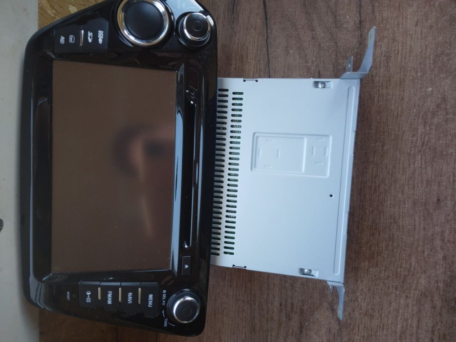 Продам экран от автомобиля Jac S5