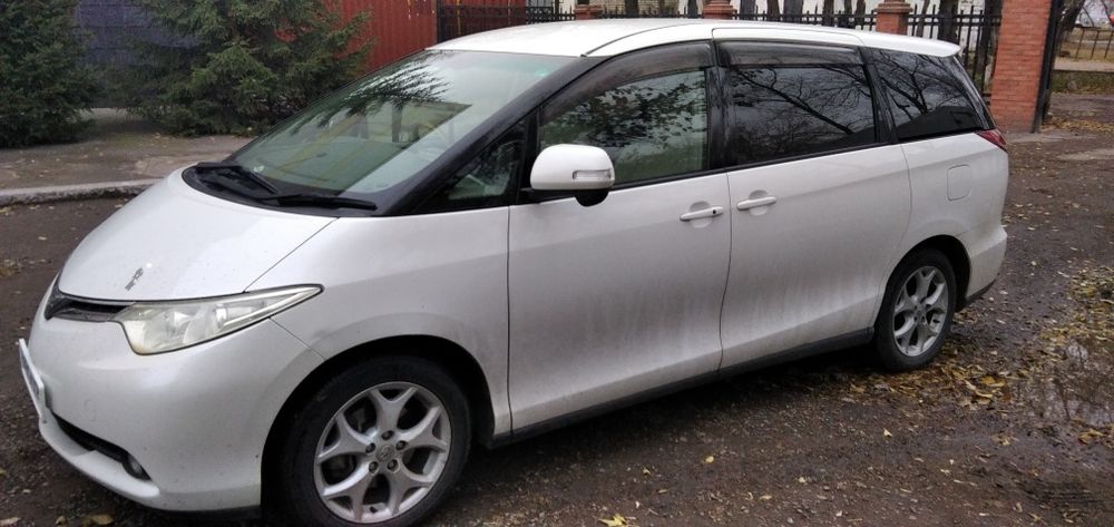 Продам Тойота Эстима 2006 года выпуска