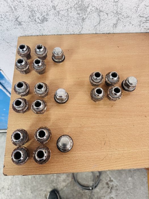 Болтове и гайки за джанти