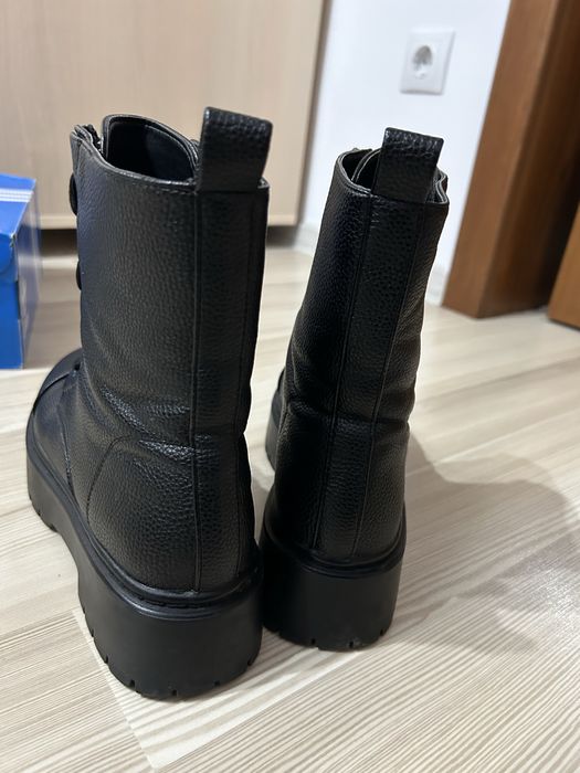 Ghete cu fermoar marimea 39