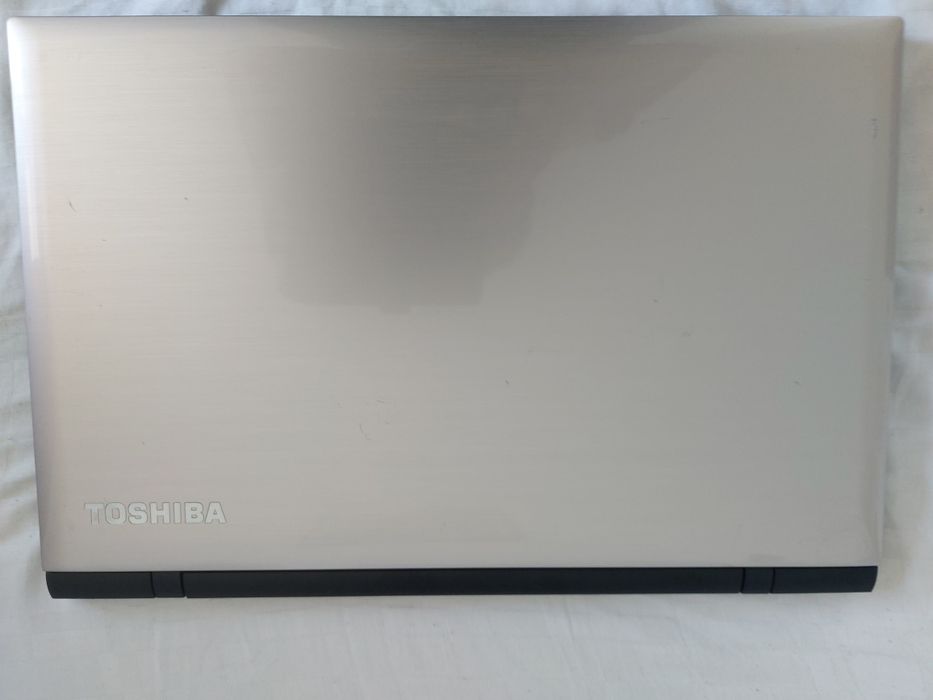 Laptop Toshiba Satellite L70-C i3 5015U