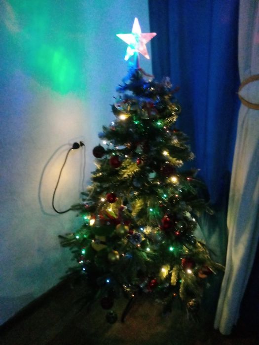 Продам ёлку в идеале срочно срочно