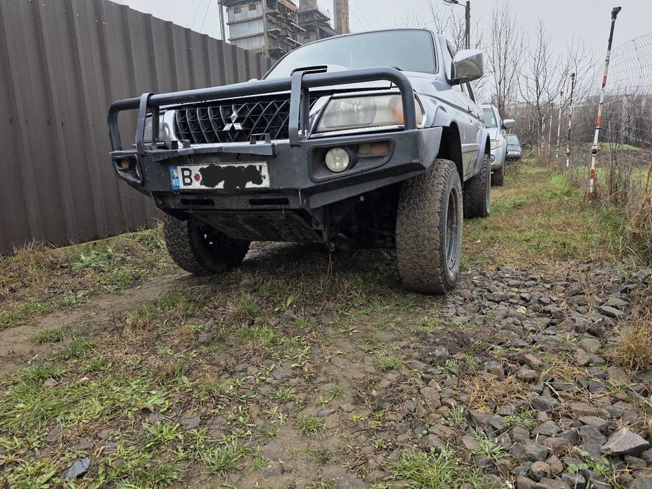 Pajero sport 4x4 offroad mitsubishi pajero shogun landcruiser l200