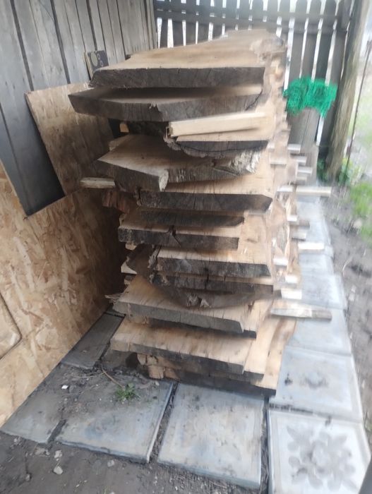 Vând blaturi de nuc.