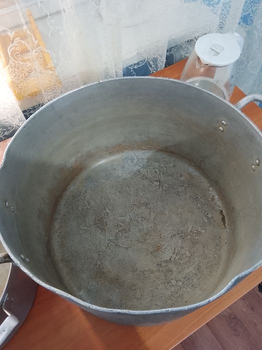 Продам кострюли болшие
