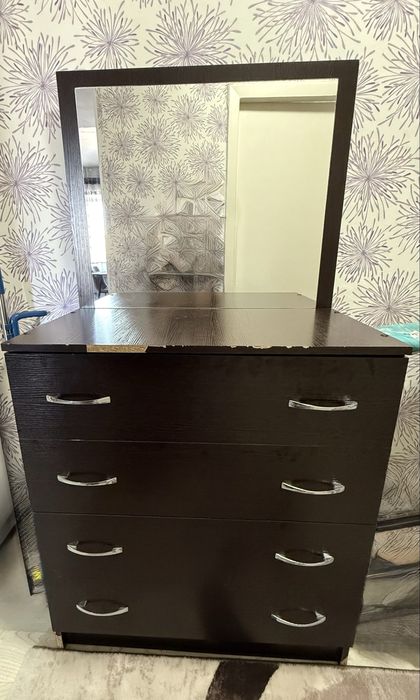 Комод с зеркалом