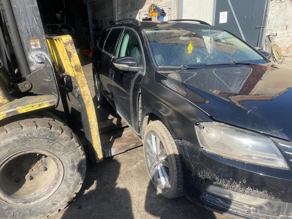 Capac distributie 03L109147b 2.0 tdi CFFB Volkswagen Passat B7 (2010 - 2015)