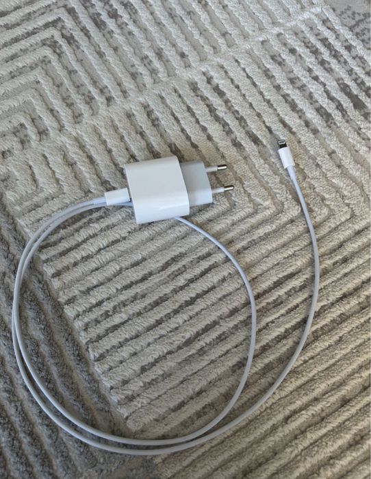 Продам оригинал зарядку для айфона