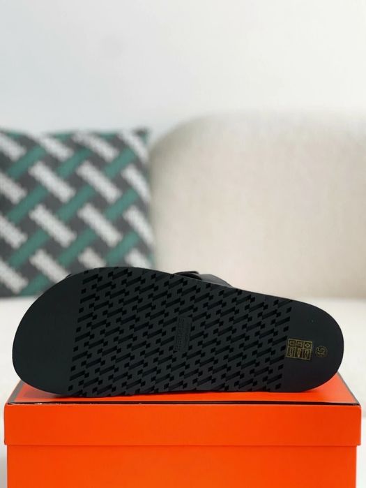 Hrms / Chypre / Black
