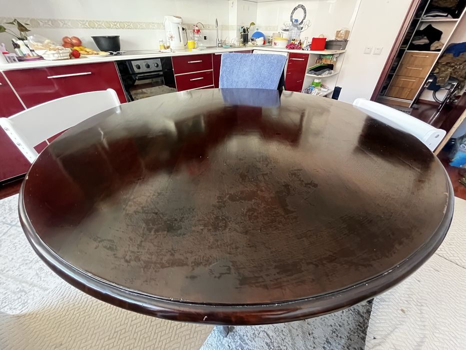 Продаю стол и стулья