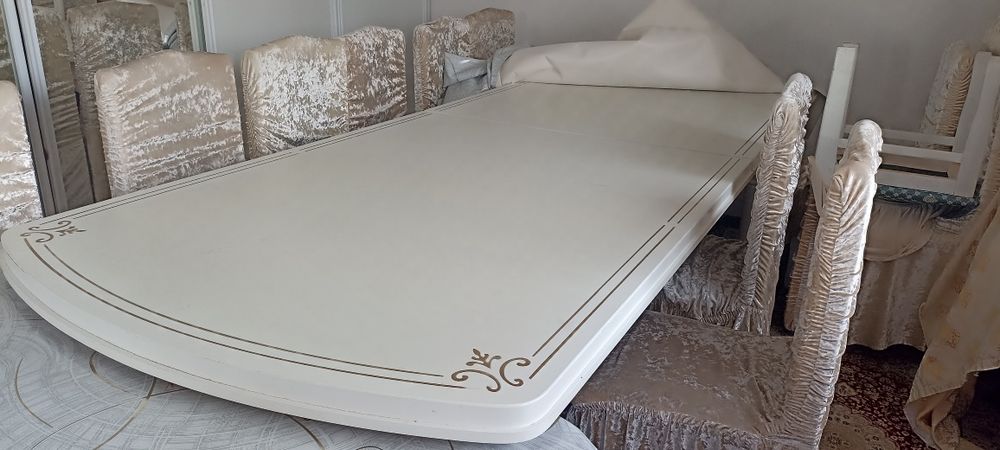 Продам гостиный стол со стульями