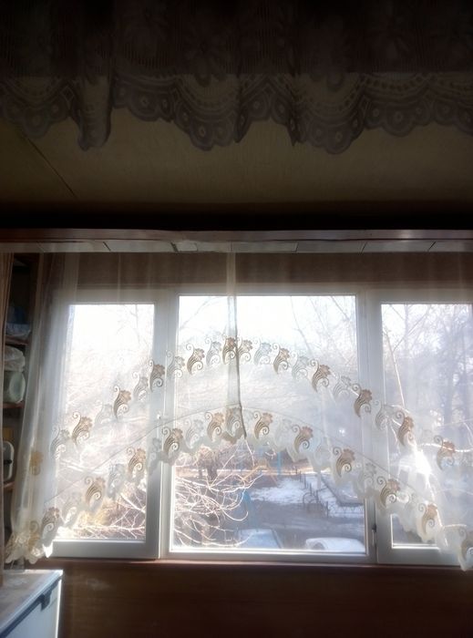 Шторы кухонные по 150 см.2 штуки.