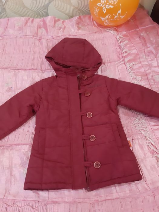 Продам комбинезоны,курточки на девочку