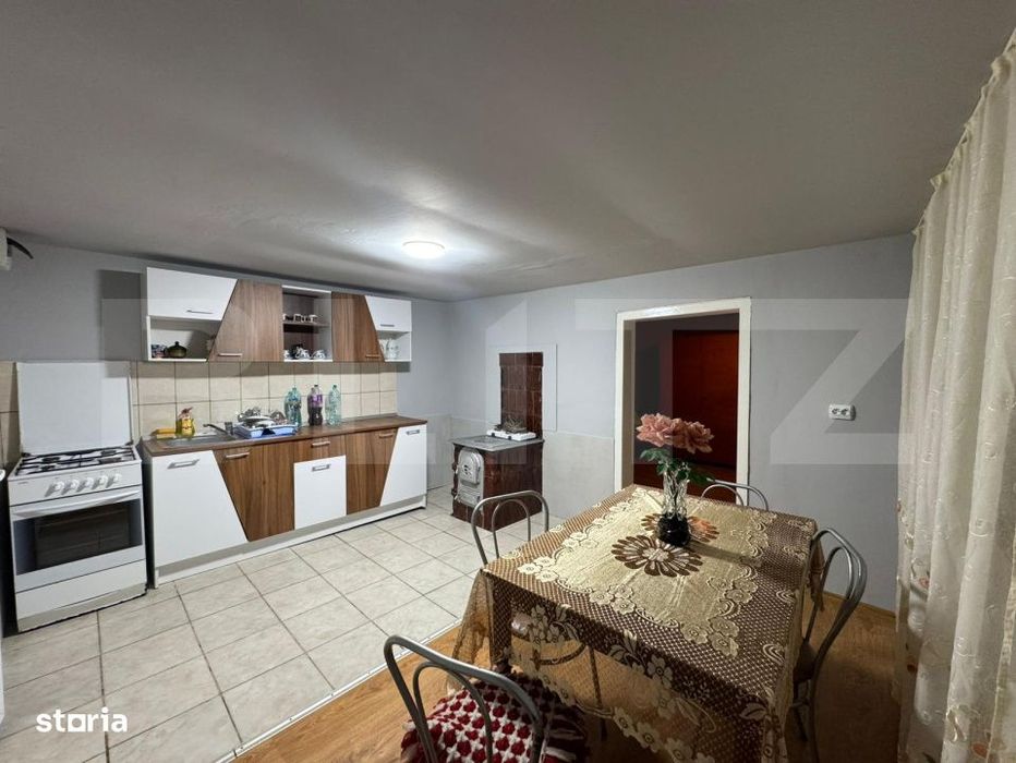 Casa cu 4 camere, 117 mp, teren generos de 5594 mp, in Criscior