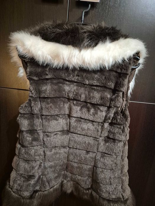 Vesta blana artificiala
