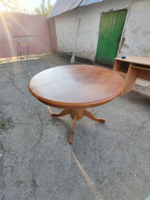 Стол круглый из массива ореха