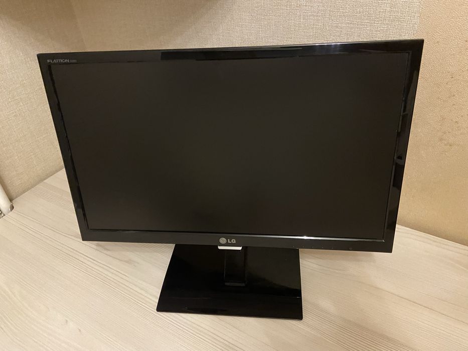 Монитор LG 21.5" Flatron E2260S