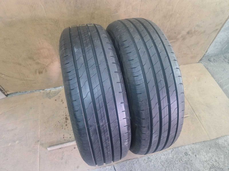 2 Goodyear R17 215/65
летни гуми
DOT1922