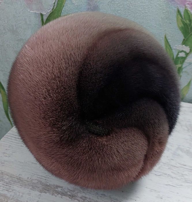 Продам шапку, женскую, зимнюю. Недорого.