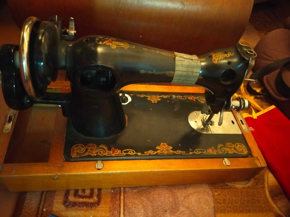 Продам советскую швейную машину