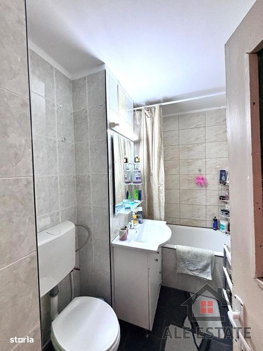 Apartament 4 camere, 2 bai, 2 balcoane, et.2, zona Parcul Teilor-Turda