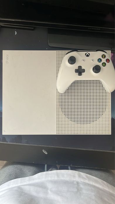 Xbox one S cu jocuri si controller