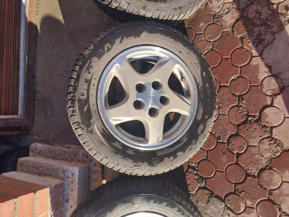 Резина с дисками всесезонка.