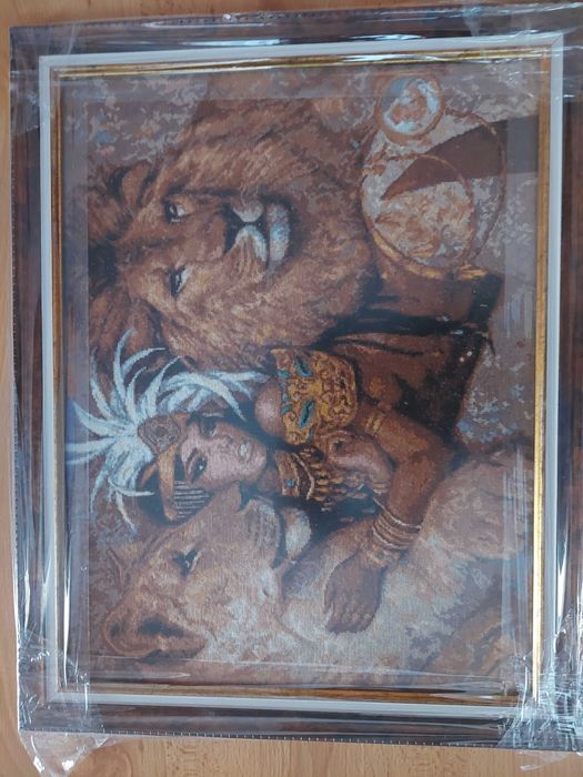 Гоблен "Лъвска красота" , размери 38.5 х 35 см. Шит с конци ДМС.