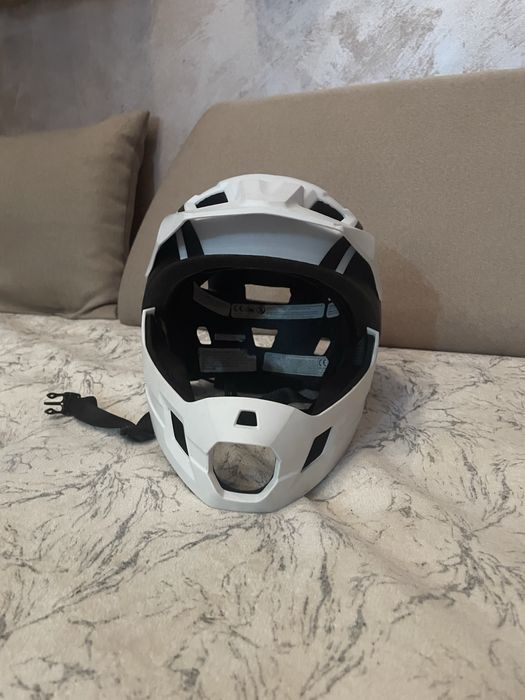 Каска на марка DRAG