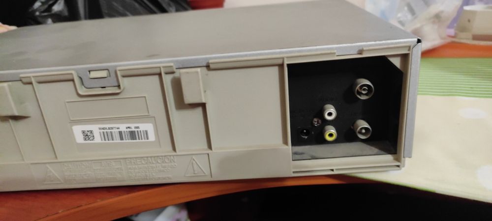 Видео магнитофон пользовались 3-4 раз LG