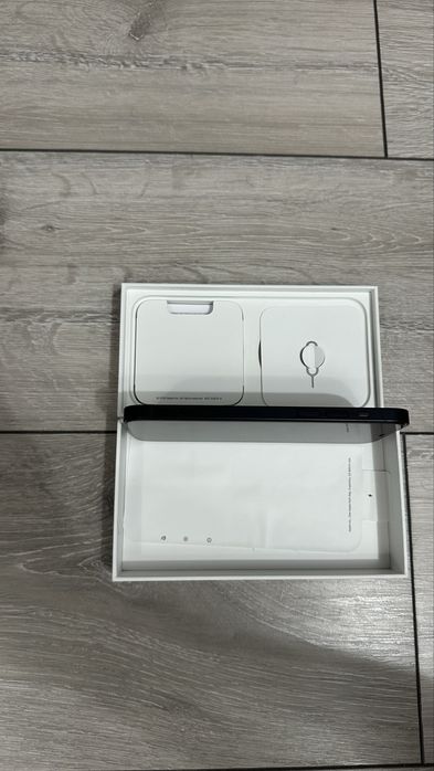 Vand Iphone 12 blue- 128 GB, 84% baterie, stare foarte bună.