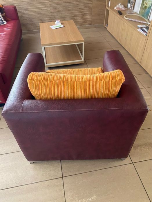 Единично диванче доста бройки