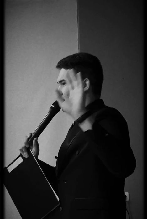 Ведущий, шоумен, тамада