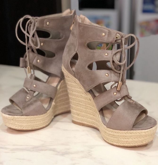 Босоножки. Новые!