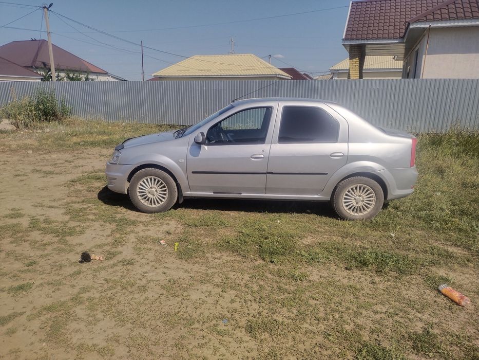 Автомобиль Рено Логан 1,2014г.в.продам