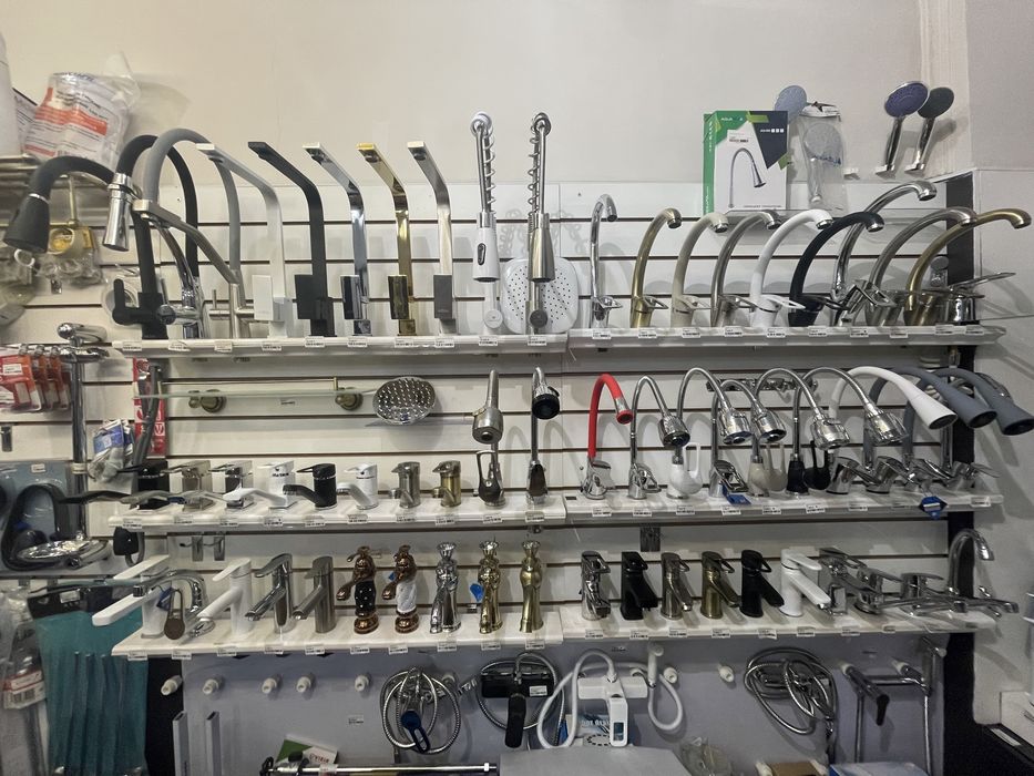 СМЕСИТЕЛИ -- ванна, кухня.