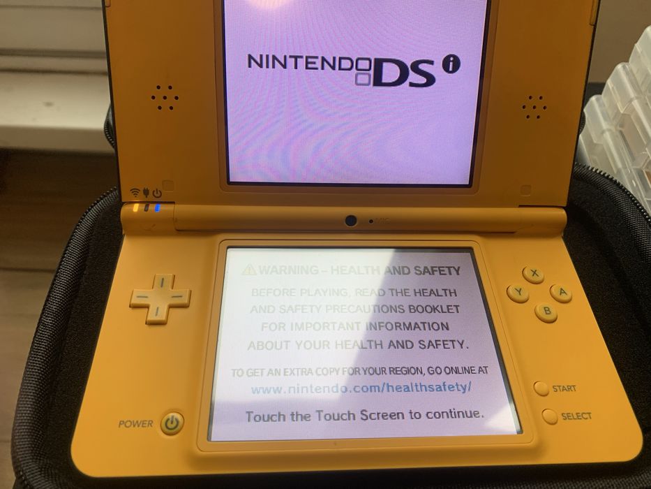 Nintendo DSi XL с много игри.