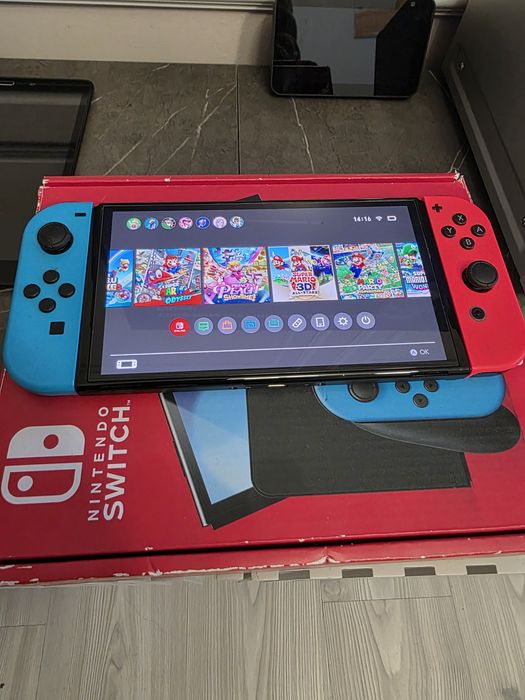 Vând Nintendo Switch OLED – modat – stare foarte bună – pachet complet