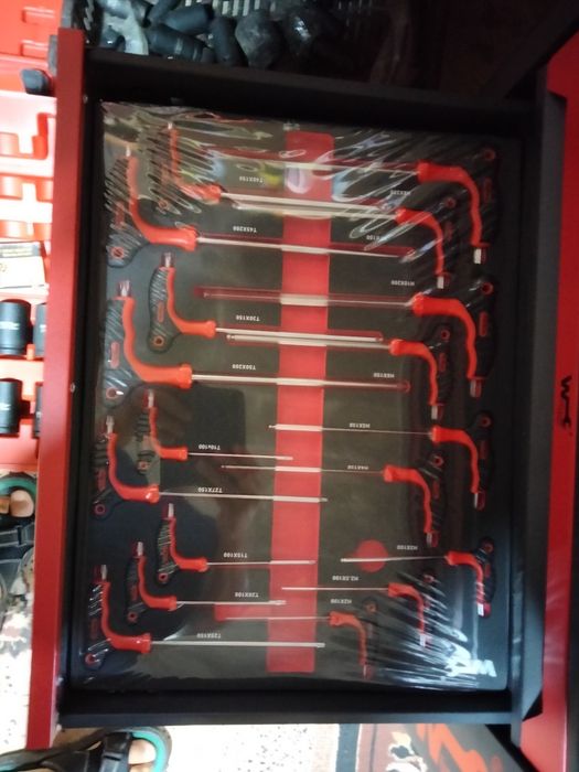 Lada de scule Profesionala completa cu 7 Rafturi .