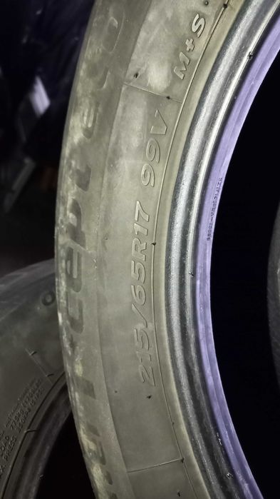 2бр. Гуми Hankook 215/65/17 дот17 6мм.