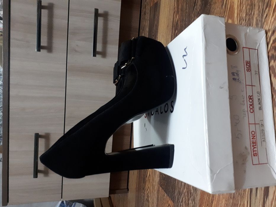 Продам туфли замшевые