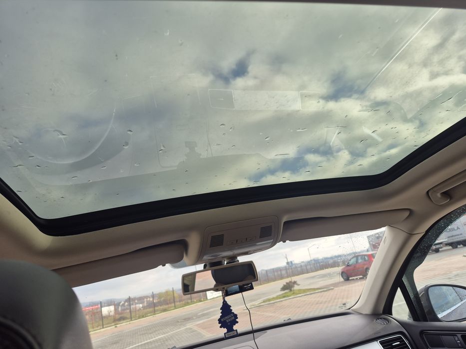 Vw Touareg 239cp casa 2011 Cash sau Rate