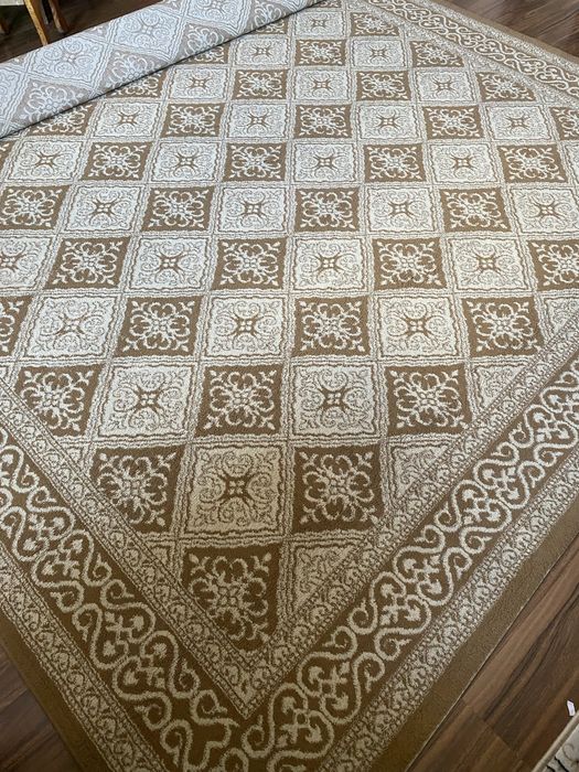 Продаются ковры. Разного размера.