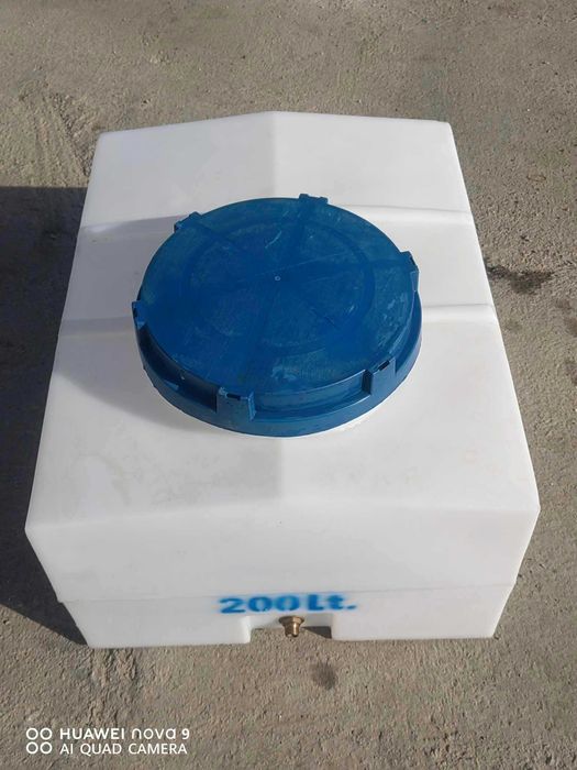 Продавам квадратни резервоари - 200 литра