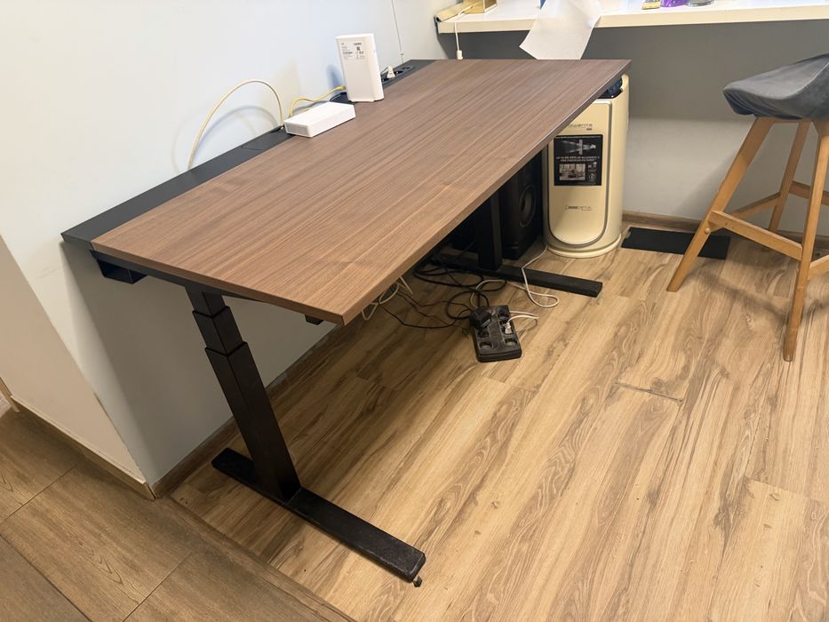 Birou IKEA MITTZON electric reglabil pe înălțime – 160x80 cm