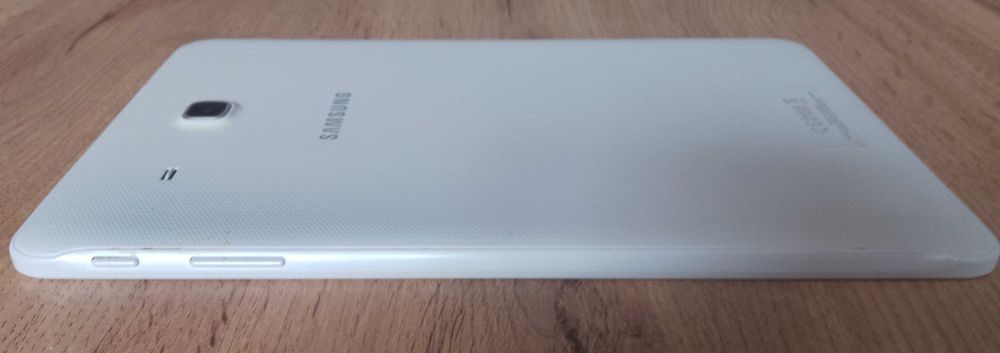 Таблет SAMSUG Galaxy Tab E SM-T561